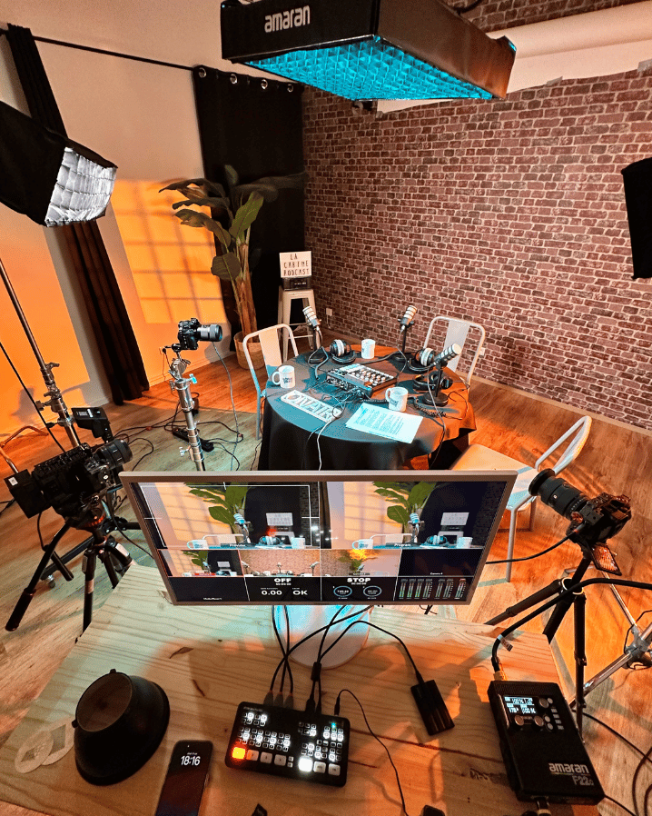 Studio La Cabine Podcasts — vue d'ensemble régie et plateau